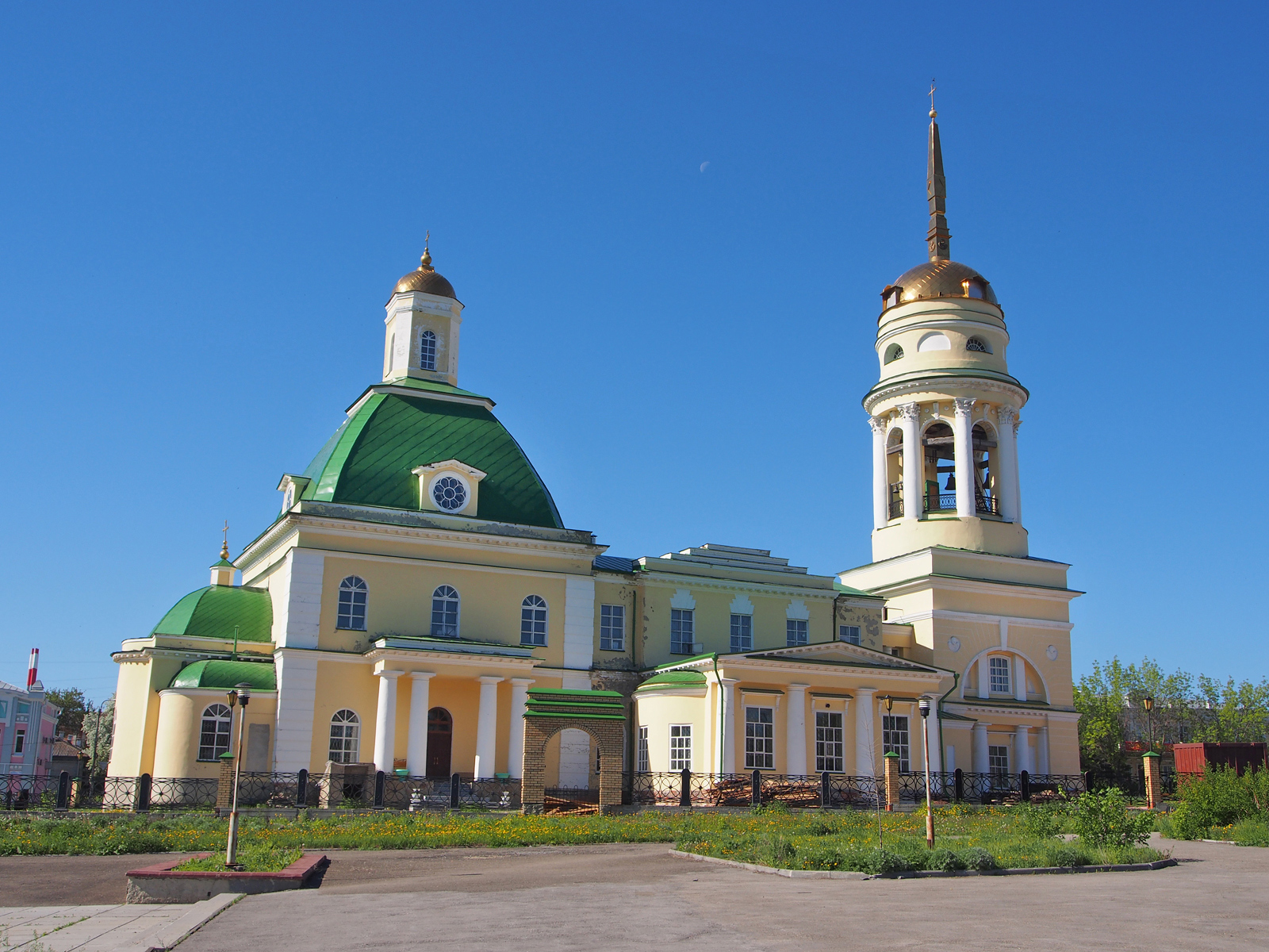 Свято-Троицкий кафедральный собор в городе Каменск-Уральский Свердловской области